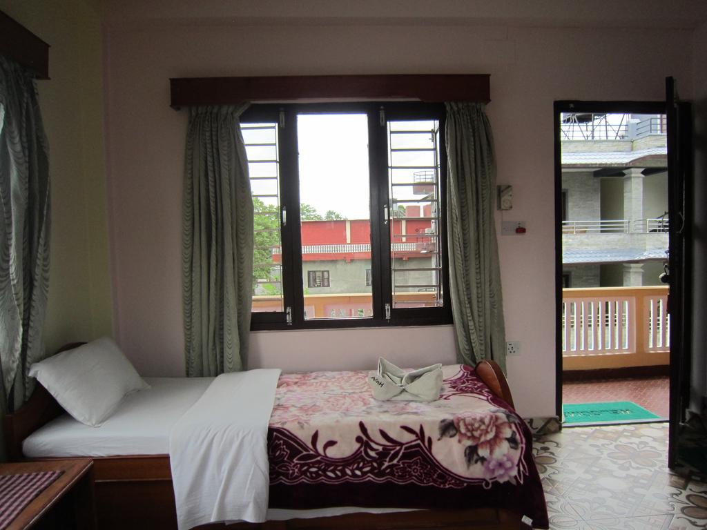 New Annapurna Guest House Pokhara Bagian luar foto