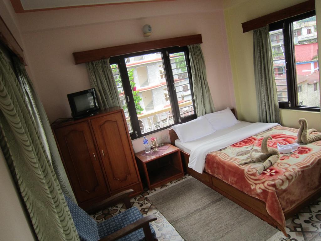 New Annapurna Guest House Pokhara Bagian luar foto