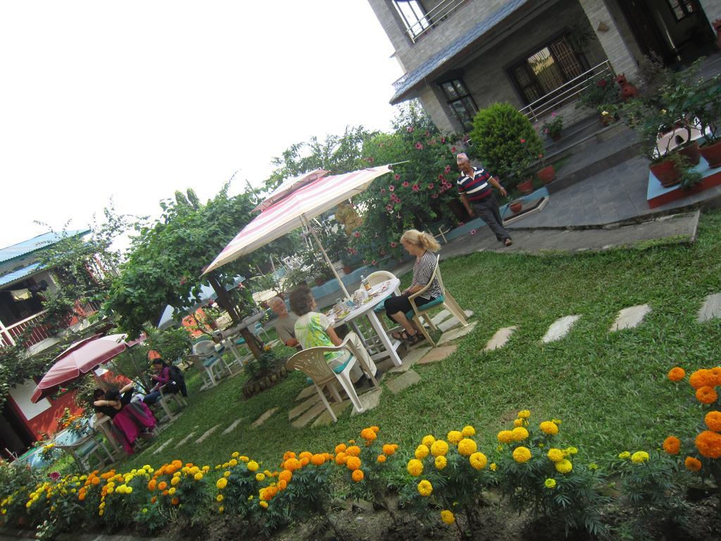 New Annapurna Guest House Pokhara Bagian luar foto